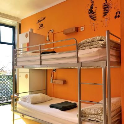 30 Anos - Dormitório Misto com 6 Camas 